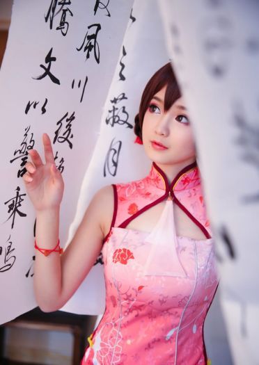 乐正绫石榴花旗袍