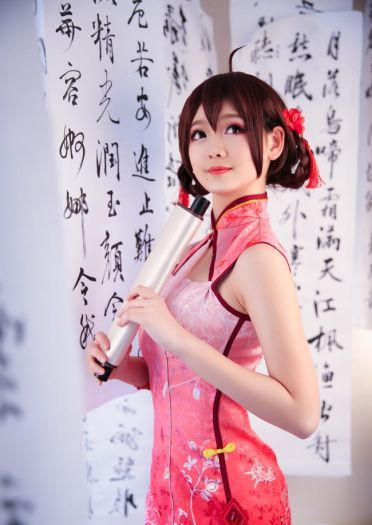 乐正绫石榴花旗袍