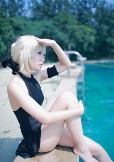 Fate/HF线 Saber·Alter 露背水着COS