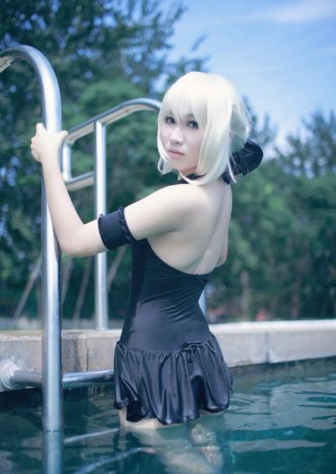 Fate/HF线 Saber·Alter 露背水着COS