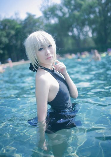 Fate/HF线 Saber·Alter 露背水着COS