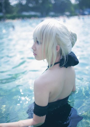 Fate/HF线 Saber·Alter 露背水着COS