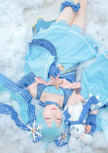 星与雪的公主 雪初音 COS