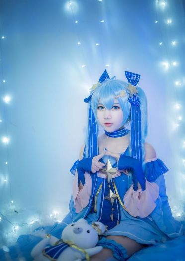 VOCALOID 星座的公主·雪初音 COS