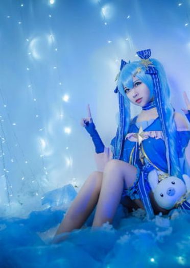 VOCALOID 星座的公主·雪初音 COS