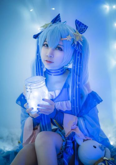VOCALOID 星座的公主·雪初音 COS
