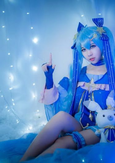 VOCALOID 星座的公主·雪初音 COS
