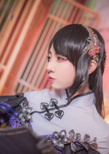 庭前万花忘枯荣，缱绻仙谷不知年