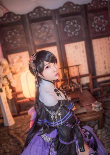 庭前万花忘枯荣，缱绻仙谷不知年