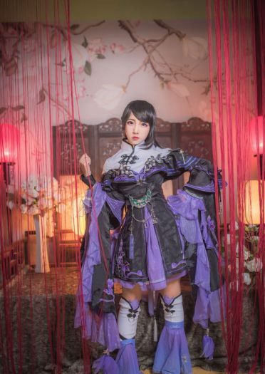 庭前万花忘枯荣，缱绻仙谷不知年