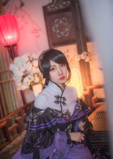 庭前万花忘枯荣，缱绻仙谷不知年