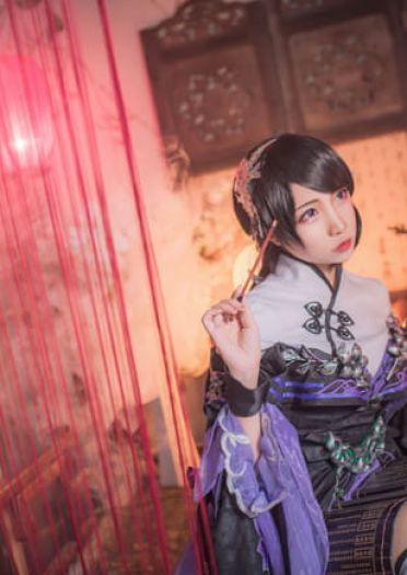 庭前万花忘枯荣，缱绻仙谷不知年