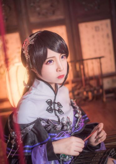 庭前万花忘枯荣，缱绻仙谷不知年