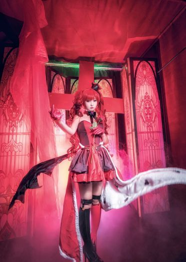 爱丽丝漫游仙境红心女王手办版