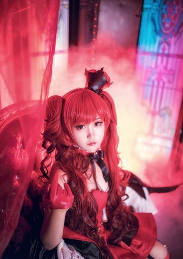 爱丽丝漫游仙境红心女王手办版