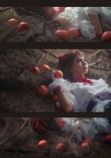 - • { 白雪姬 } • -