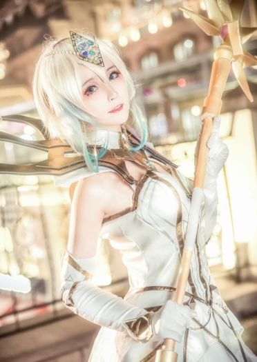 英雄联盟 寒冬中闪亮冻人的拉克丝 cosplay