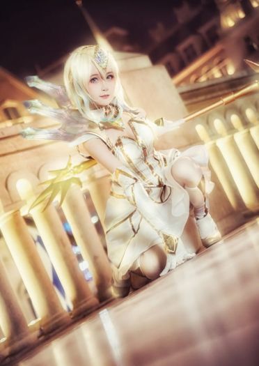 英雄联盟 寒冬中闪亮冻人的拉克丝 cosplay