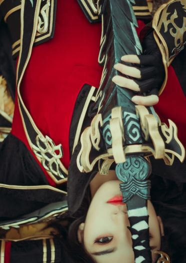 血海苍凉刀光凝，浪子唱罢鹰长鸣。cosplay
