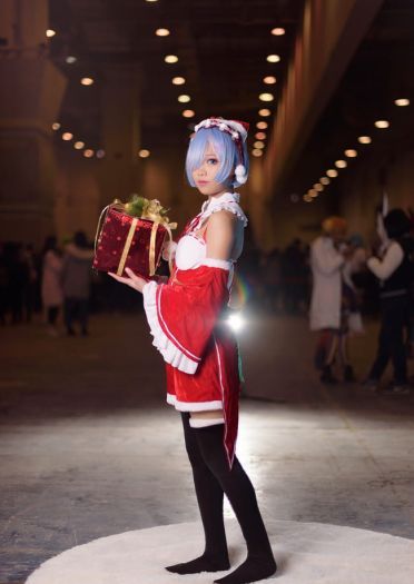 圣诞快乐，我把蕾姆送给你当礼物