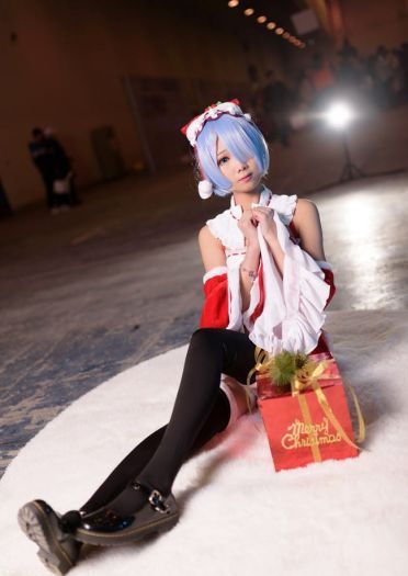 圣诞快乐，我把蕾姆送给你当礼物