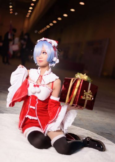 圣诞快乐，我把蕾姆送给你当礼物