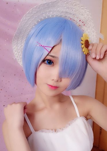 蕾姆插画白裙 有没感觉到寒冷 cosplay