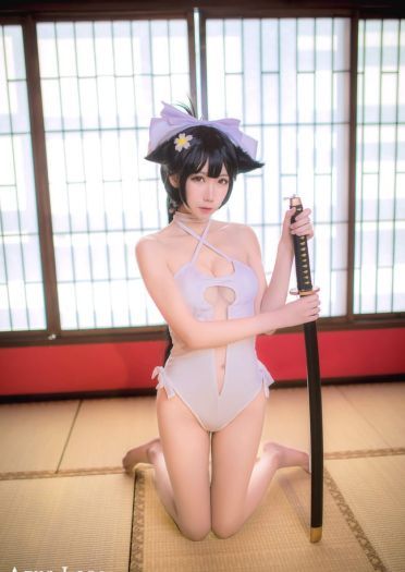 指挥官，一直盯着我看，会很困扰的……