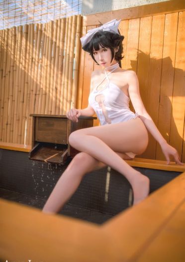 指挥官，一直盯着我看，会很困扰的……