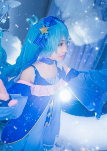 初音未来 星与雪的公主 cosplay