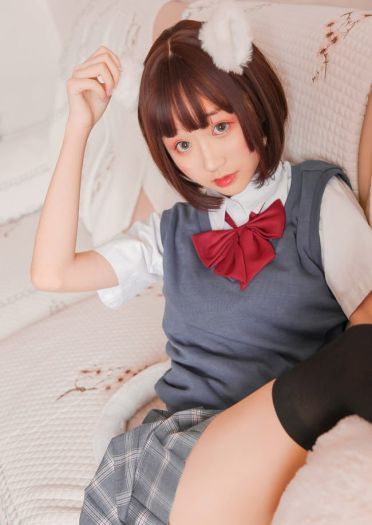 一只野生的未来猫突然出现~A捡起 B丢弃