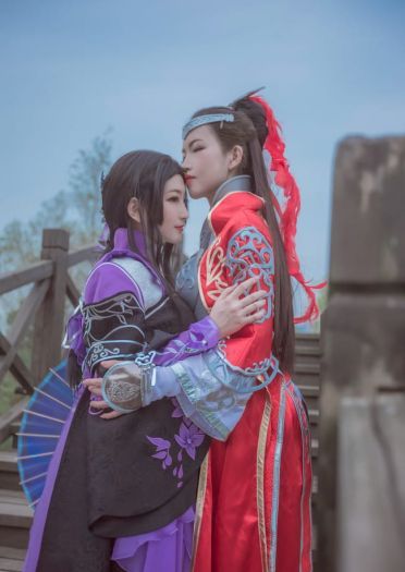 【策花】日日思君不见君，共饮长江水