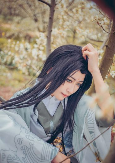 道由白云尽，春与青溪长