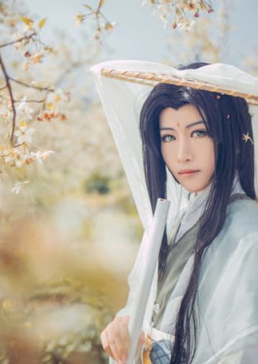 道由白云尽，春与青溪长