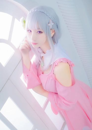 艾米莉娅粉色常服