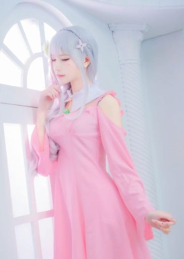 艾米莉娅粉色常服