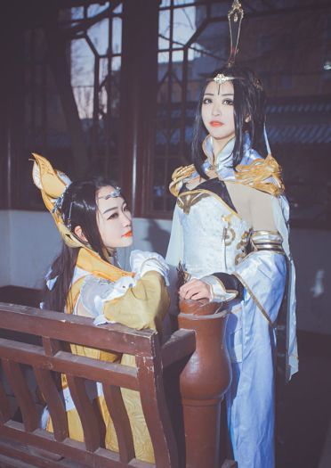 剑侠情缘网络版叁 雪河藏剑成女&秦风纯阳成女 cosplay图片(1)