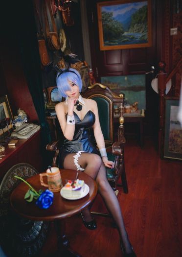 蕾姆兔女郎黑丝 cosplay