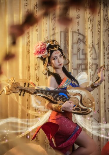 春江花月照人生无穷 弦音流转听山河入梦