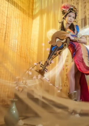 春江花月照人生无穷 弦音流转听山河入梦