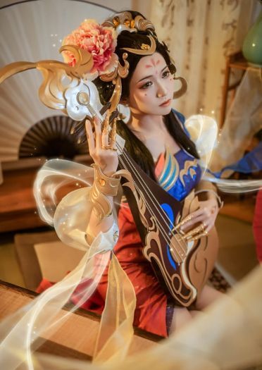 春江花月照人生无穷 弦音流转听山河入梦