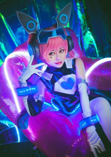 ＂骇客很酷，心灵很美，我就这样又酷又美＂