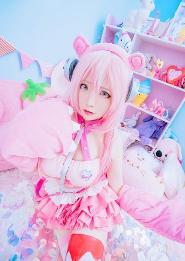 超级索尼子 暴力熊出镜 cosplay