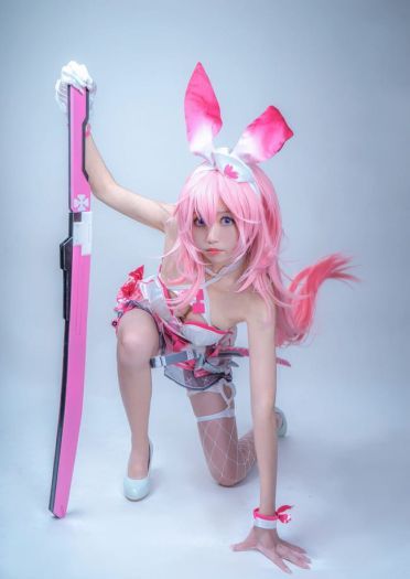 崩坏学园3 护士装 八重樱 cosplay