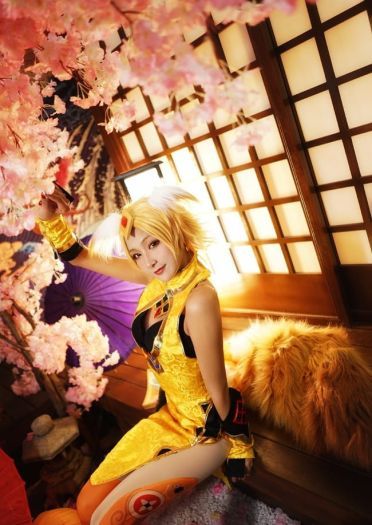 来陪妲己玩耍吧~ cosplay