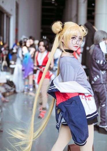 美少女战士COSPLAY 代表月亮消灭你