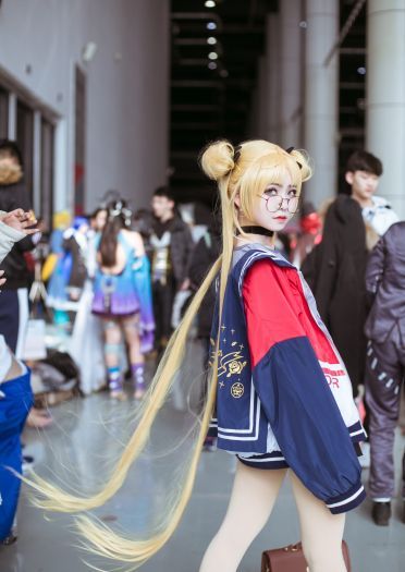 美少女战士COSPLAY 代表月亮消灭你