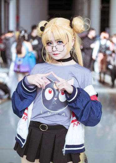 美少女战士COSPLAY 代表月亮消灭你