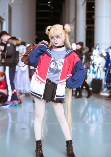 美少女战士COSPLAY 代表月亮消灭你