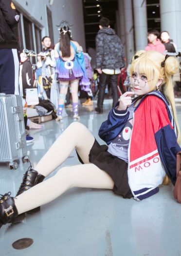 美少女战士COSPLAY 代表月亮消灭你